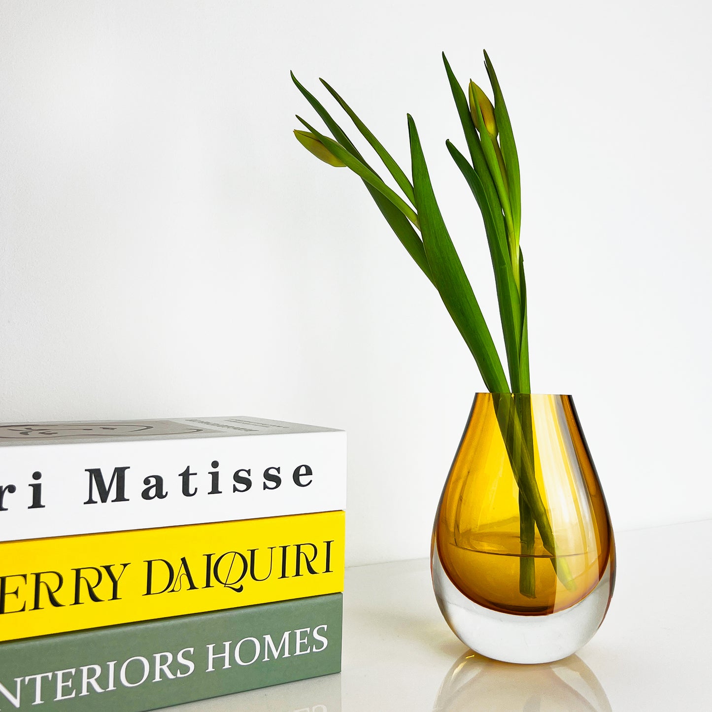 Drop Amber Yellow Vase - 15 x 10.9 x 8 cm - Hand-Blown Thick Glass - Eco-Friendly Elegance